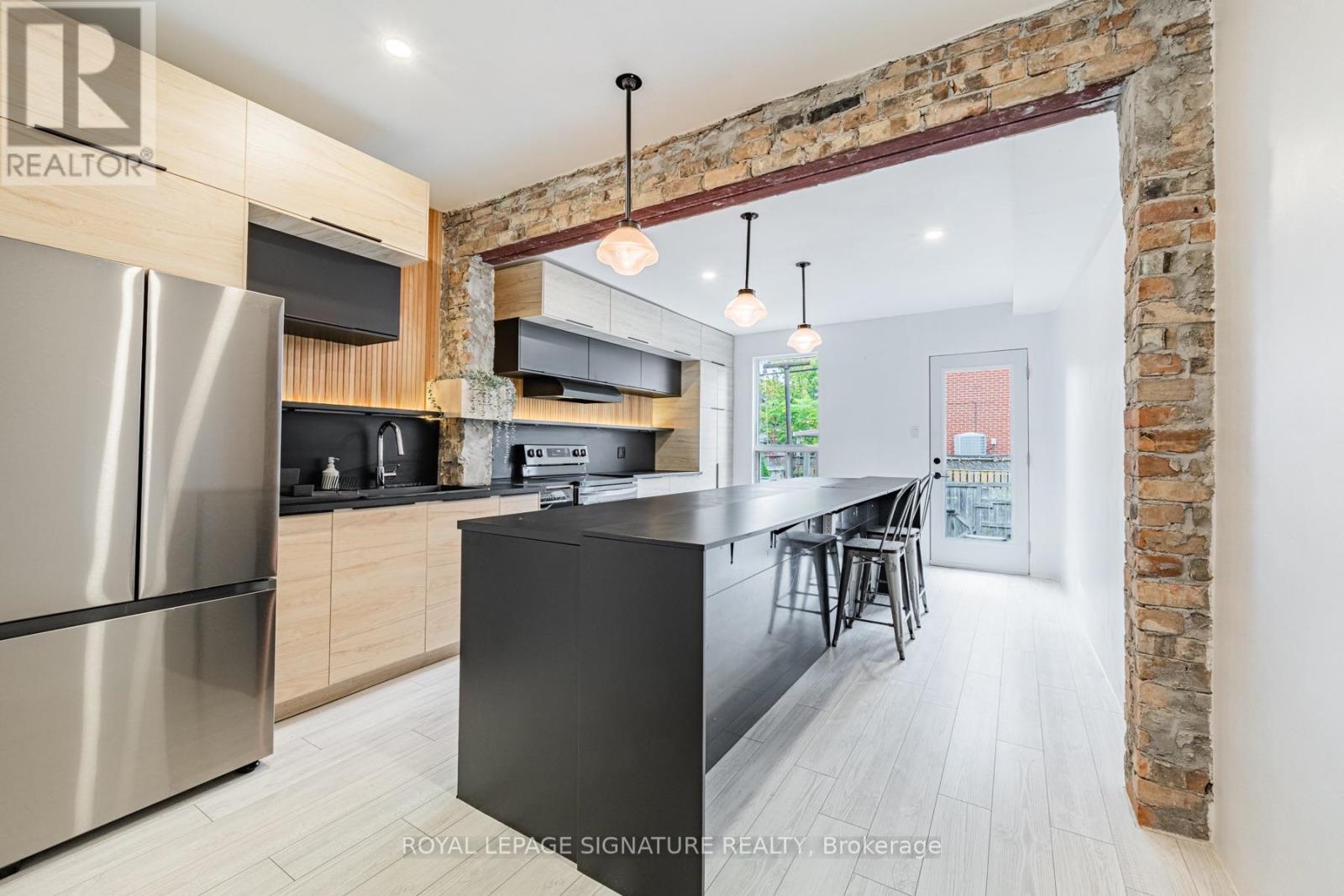 8 ADRIAN AVENUE, toronto (weston-pellam park), Ontario