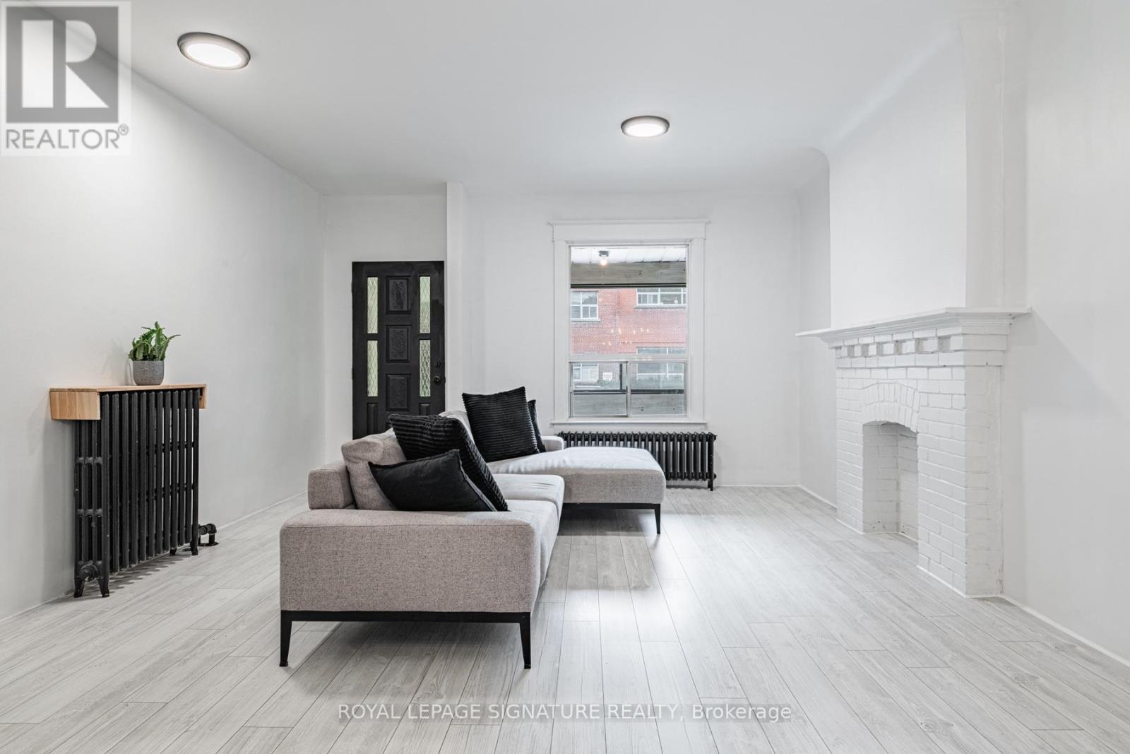 8 Adrian Avenue, Toronto (Weston-Pellam Park), Ontario  M6N 1A1 - Photo 4 - W14085324