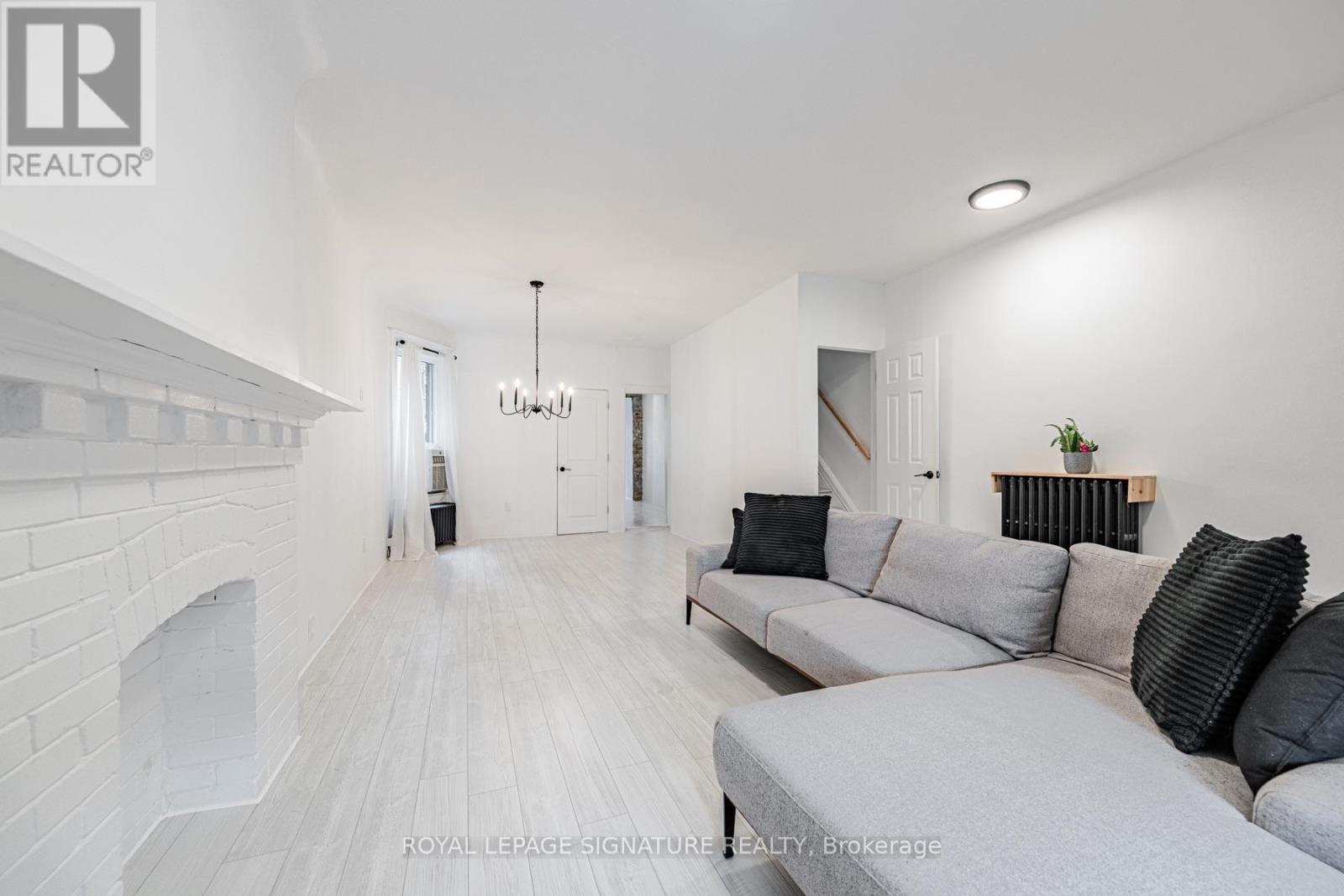 8 Adrian Avenue, Toronto (Weston-Pellam Park), Ontario  M6N 1A1 - Photo 5 - W14085324