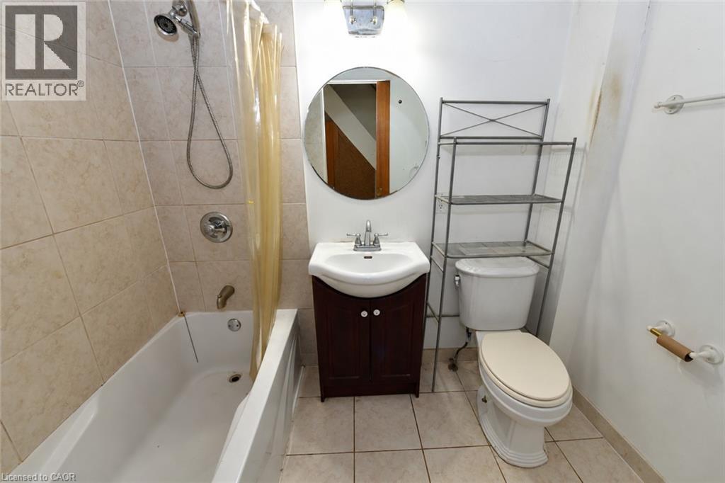 71 Dennis Street, Strathroy, Ontario  N7G 3L4 - Photo 3 - 40868958