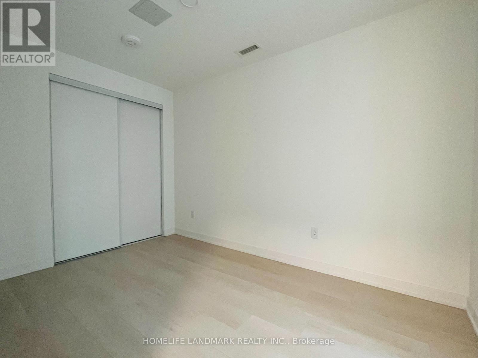 2 Floor - 1 Vine Avenue, Toronto, Ontario  M6P 0C8 - Photo 7 - W13842276
