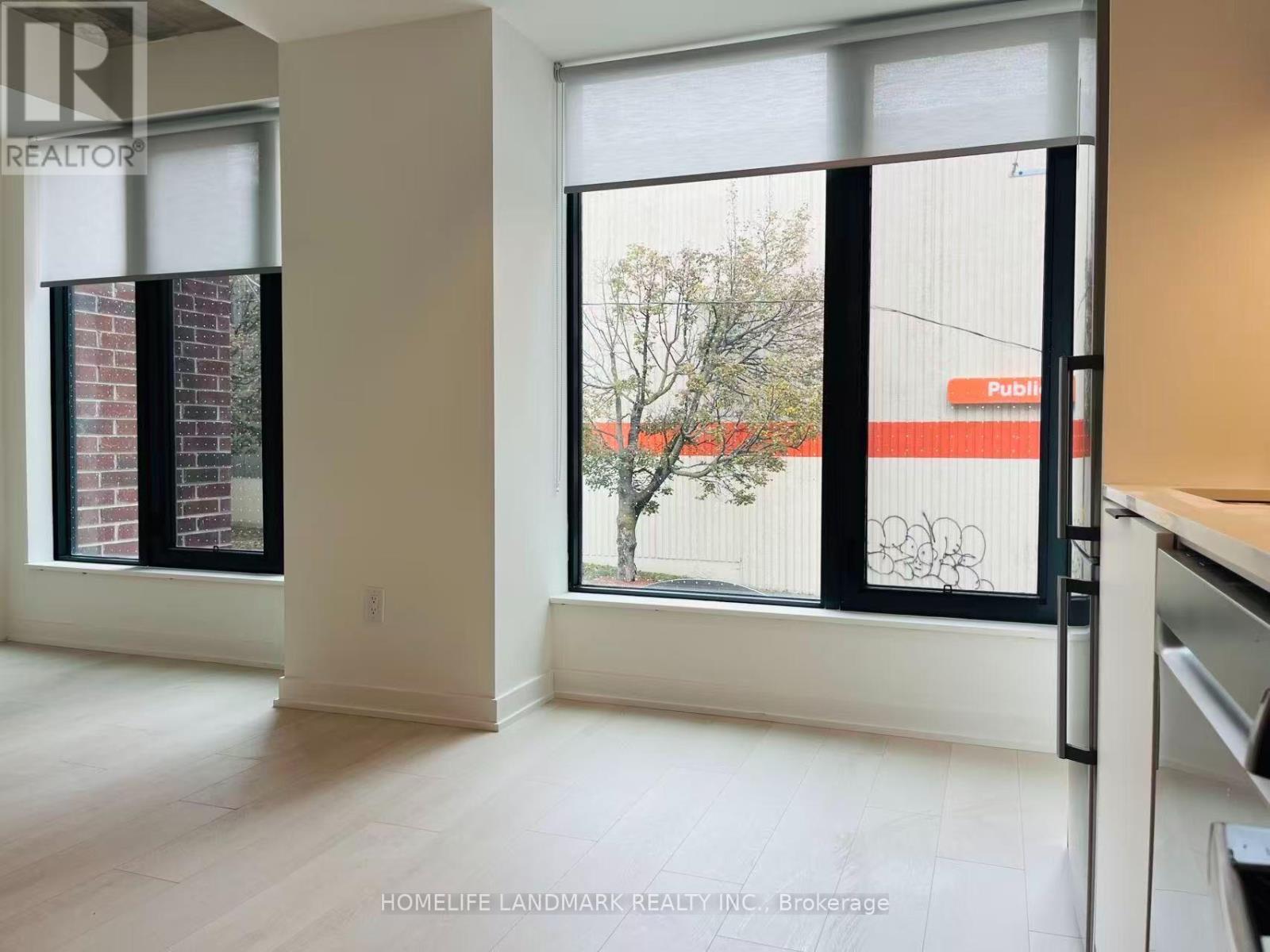 2 Floor - 1 Vine Avenue, Toronto, Ontario  M6P 0C8 - Photo 6 - W13842276