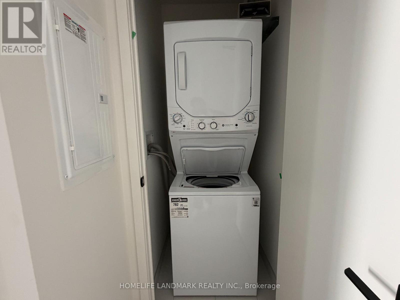 2 Floor - 1 Vine Avenue, Toronto, Ontario  M6P 0C8 - Photo 8 - W13842276