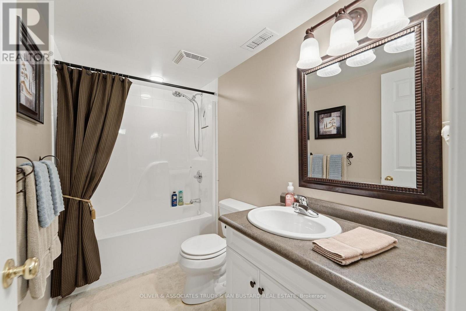10075 Jennison Crescent, Lambton Shores, Ontario  N0M 1T0 - Photo 30 - X14085380
