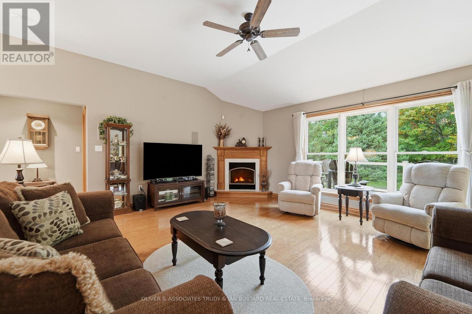 10075 Jennison Crescent, Lambton Shores, Ontario  N0M 1T0 - Photo 9 - X14085380
