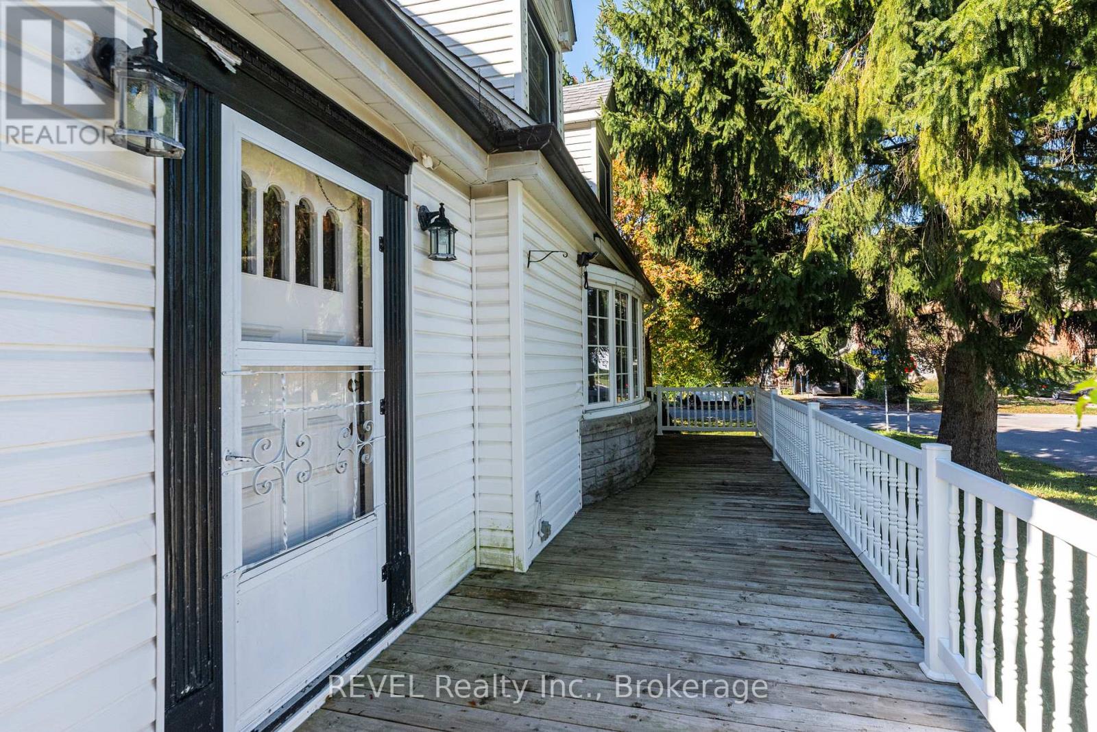 7044 Leeming Street, Niagara Falls, Ontario  L2G 1L3 - Photo 5 - X14085406