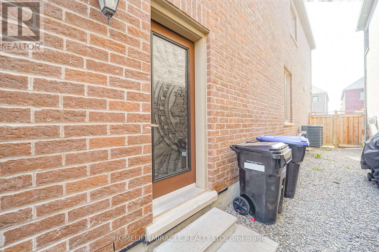 95 Scarlet Way, Bradford West Gwillimbury (Bradford), Ontario  L3Z 0T4 - Photo 2 - N14085412