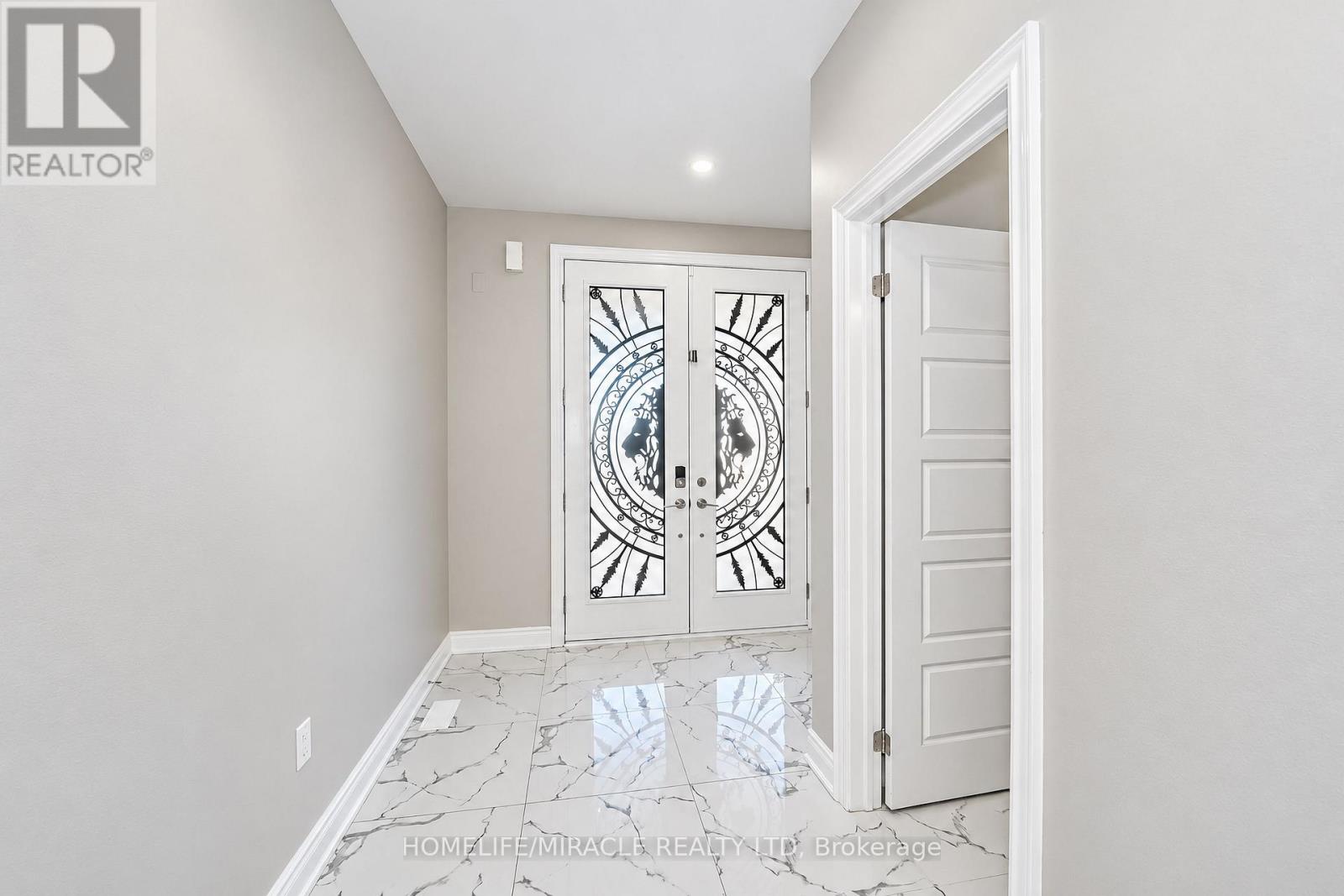95 Scarlet Way, Bradford West Gwillimbury (Bradford), Ontario  L3Z 0T4 - Photo 4 - N14085412