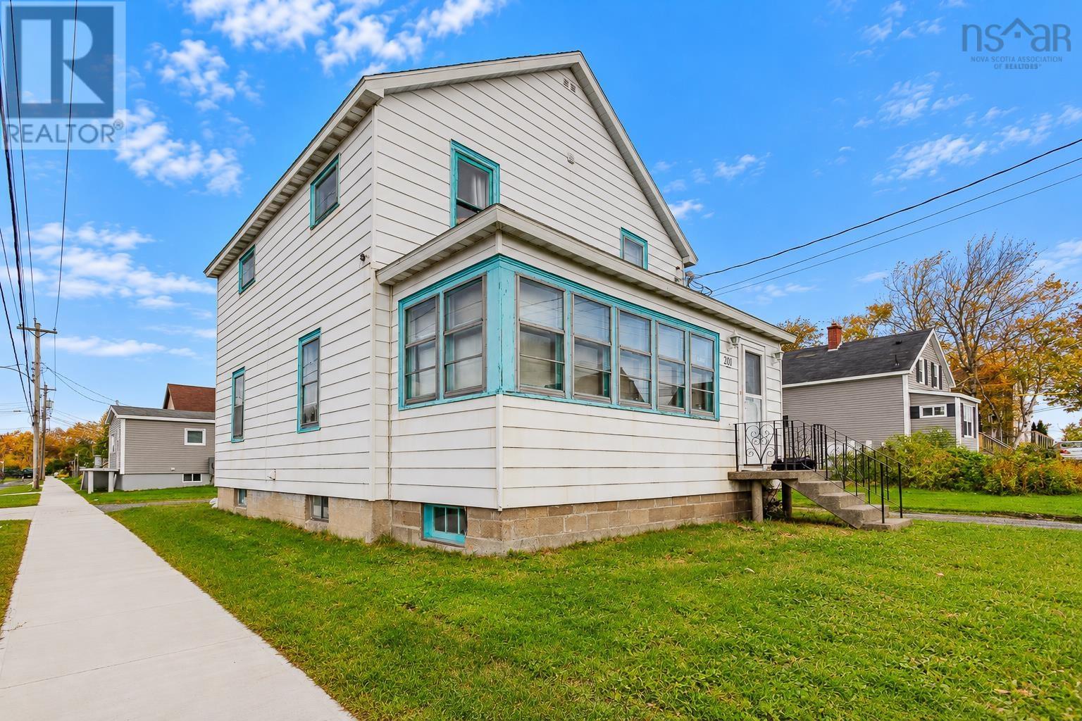 201 Vulcan Avenue, Sydney, Nova Scotia  B1P 5X1 - Photo 3 - 202625980