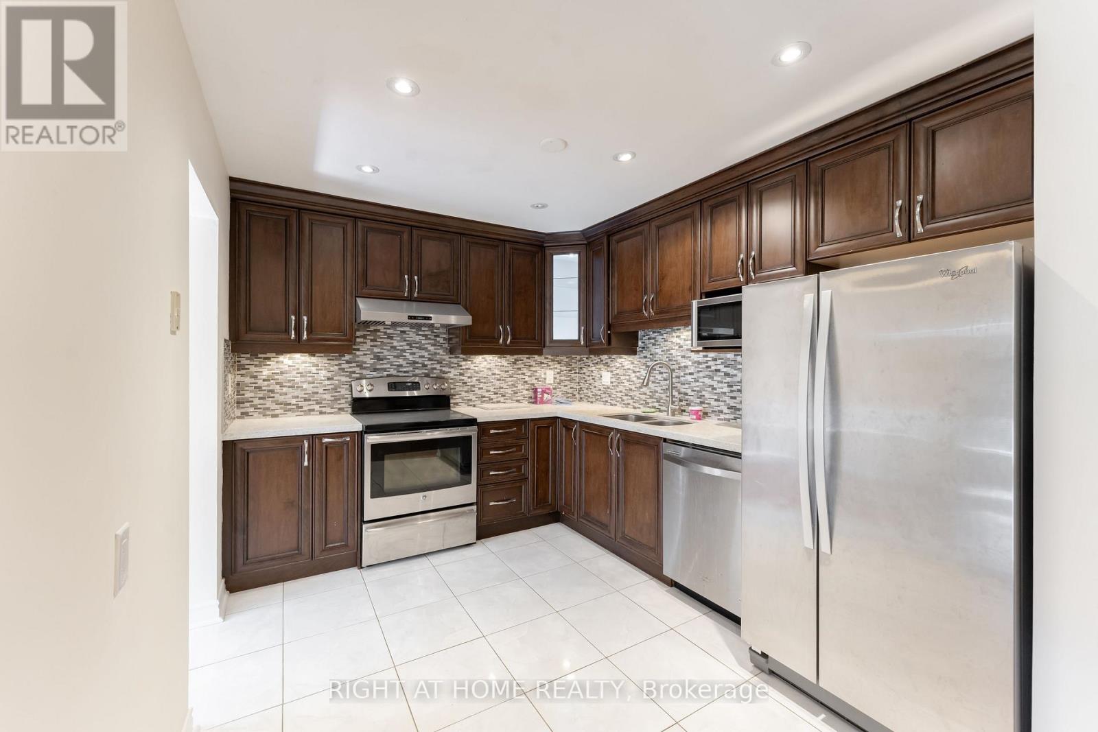 40 - 2825 Gananoque Drive, Mississauga, Ontario  L5N 1V6 - Photo 3 - W13872312