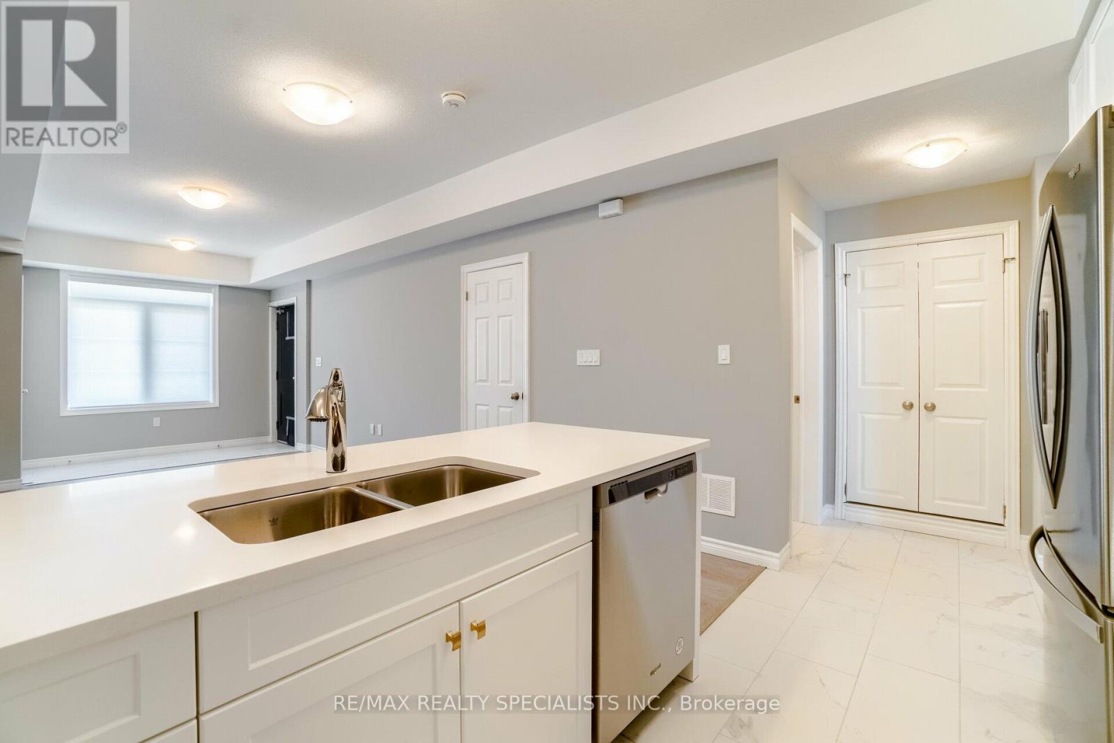 120 Wheat Lane, Kitchener, Ontario  N2R 0R4 - Photo 4 - X14085422