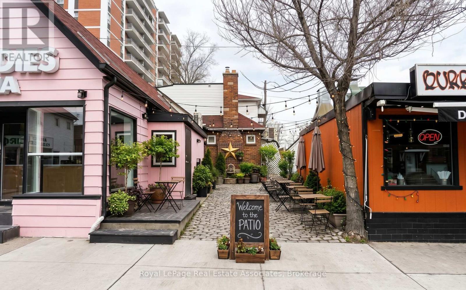11 STAVEBANK ROAD N, Mississauga, Ontario