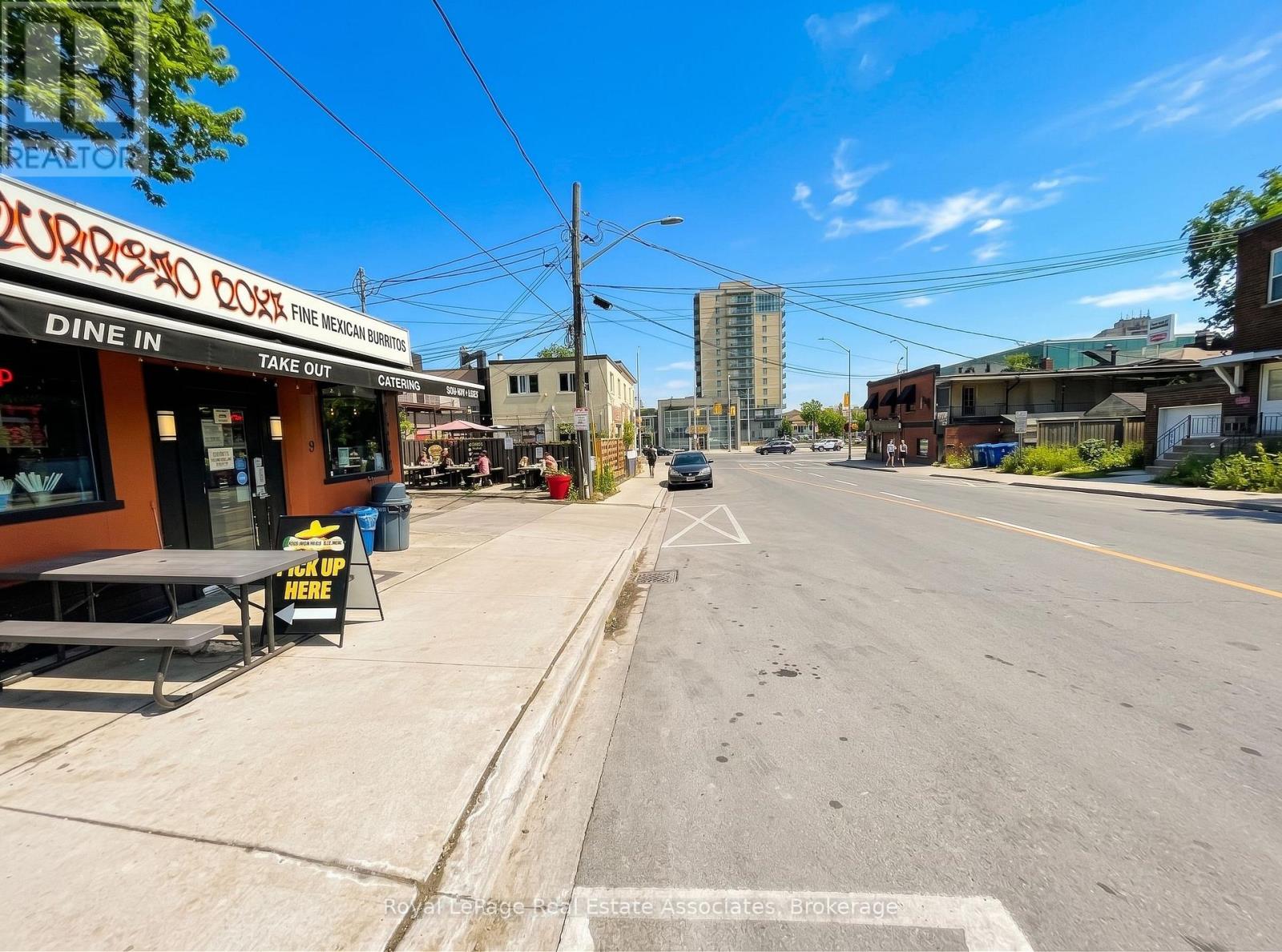 11 Stavebank Road N, Mississauga, Ontario  L5G 2T3 - Photo 4 - W13789342