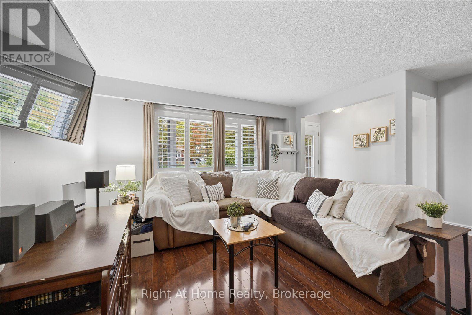 1145 Valley Court, Oshawa, Ontario  L1J 3M4 - Photo 6 - E14085506