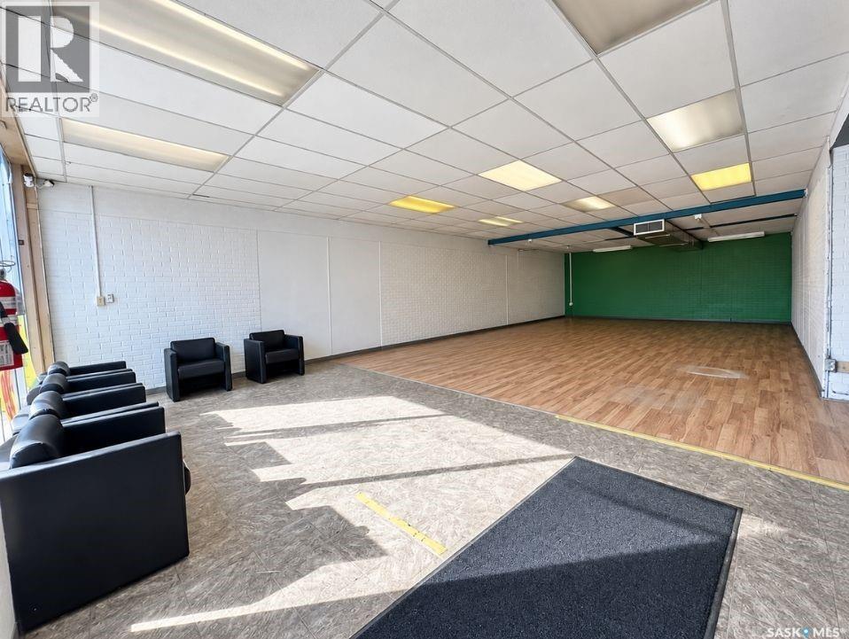 220 Central Avenue N, Swift Current, Saskatchewan  S9H 0L2 - Photo 3 - SK051017