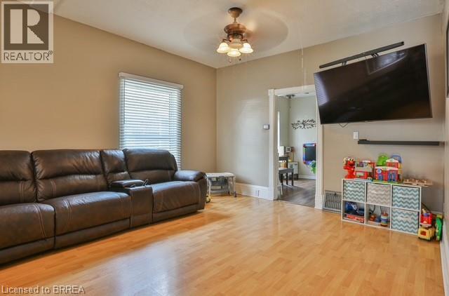 42 Spring Street, Brantford, Ontario  N3T 4M5 - Photo 5 - 40871270