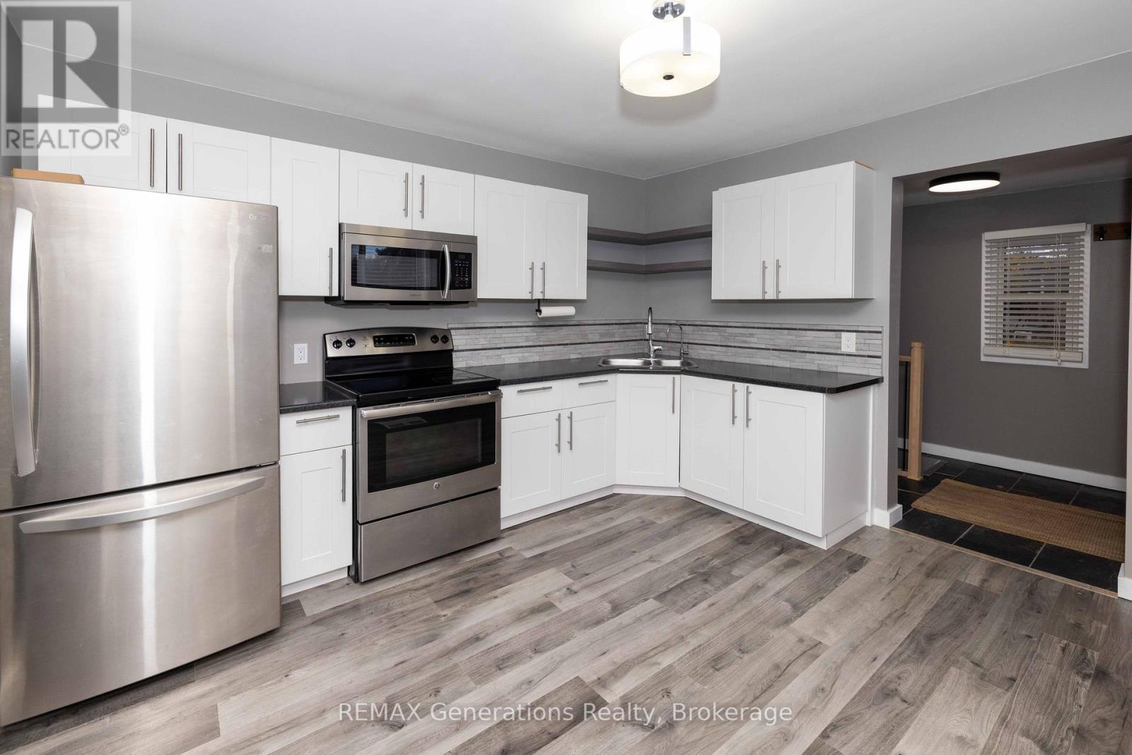 356 Elliott Street, Thunder Bay, Ontario  P7A 1N2 - Photo 2 - X14085654