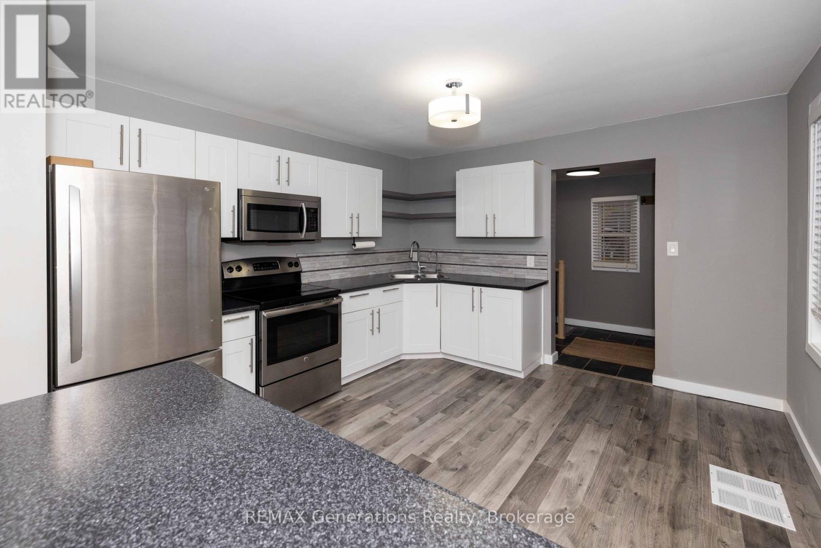 356 Elliott Street, Thunder Bay, Ontario  P7A 1N2 - Photo 3 - X14085654
