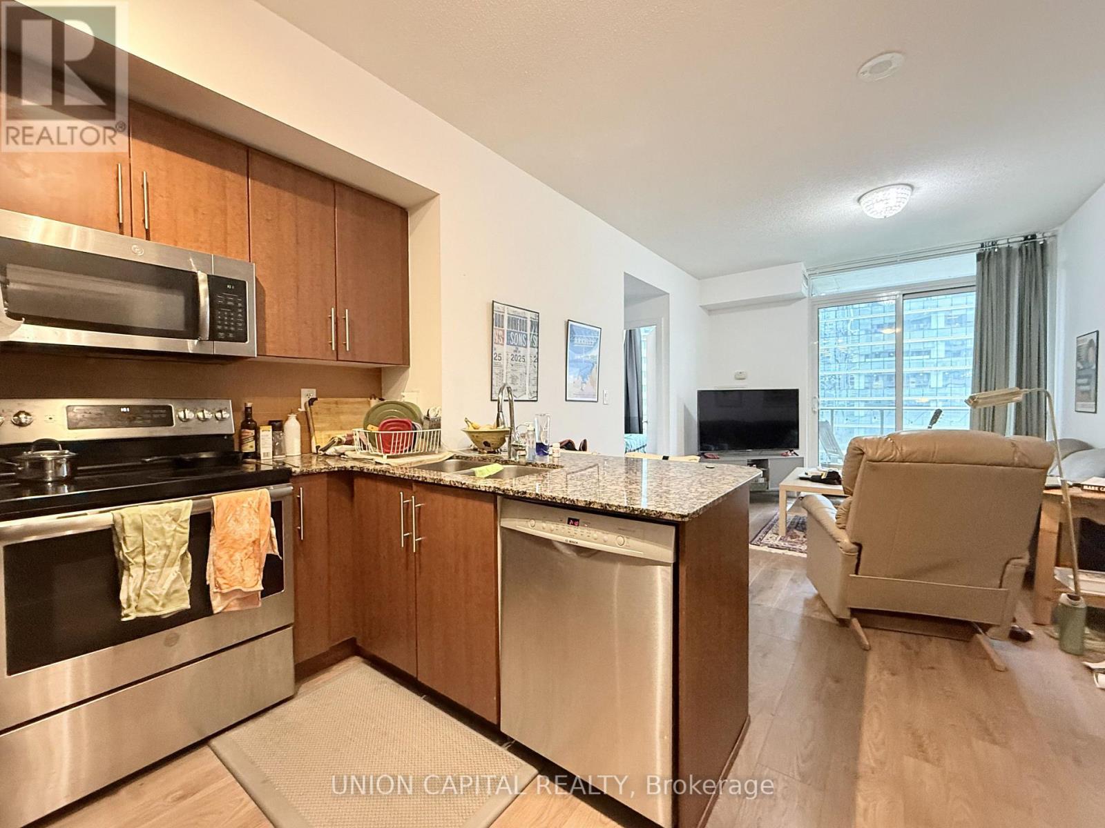 1402 - 65 Bremner Boulevard, Toronto, Ontario  M5J 0A7 - Photo 3 - C14085830