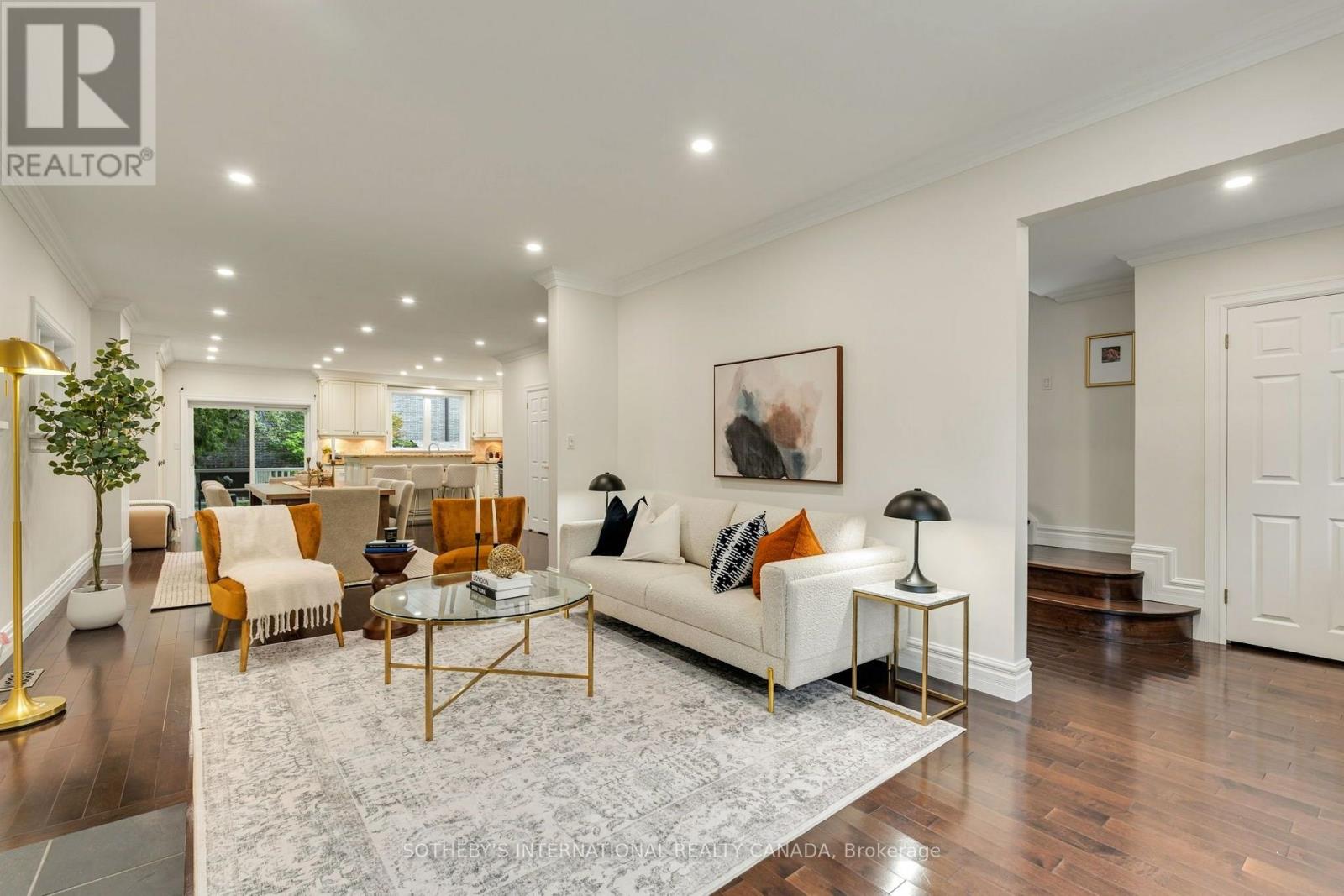 122 BRENTCLIFFE ROAD, Toronto, Ontario