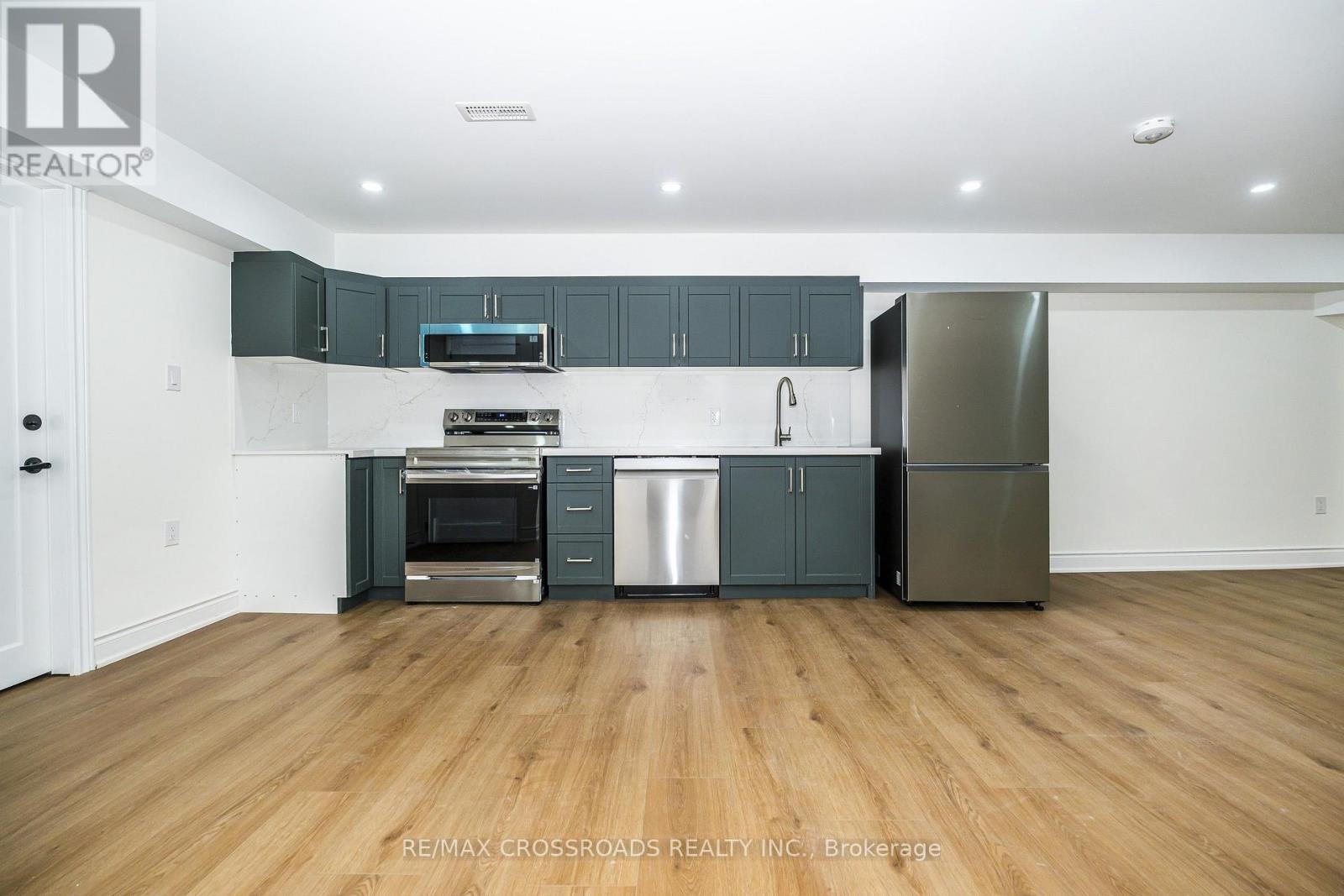 Bsmnt - 16 Mantell Crescent, Ajax, Ontario  L1T 3N6 - Photo 3 - E13837560