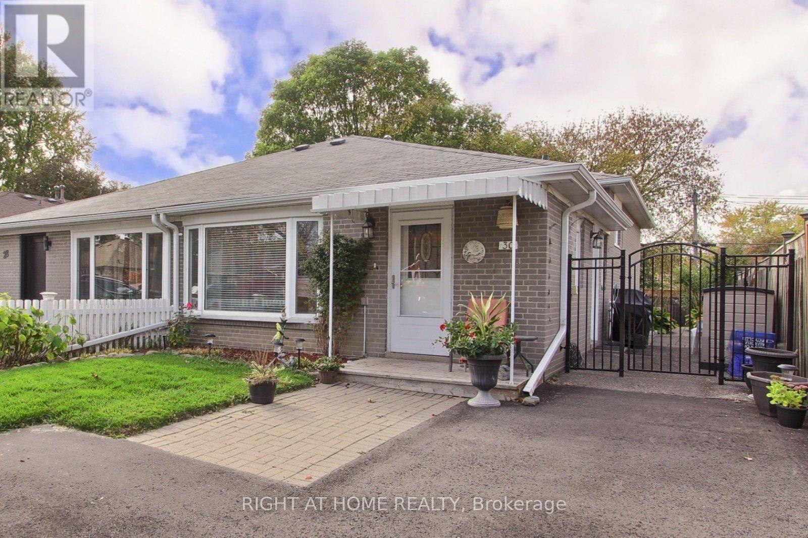 30 KITIMAT CRESCENT, Aurora, Ontario