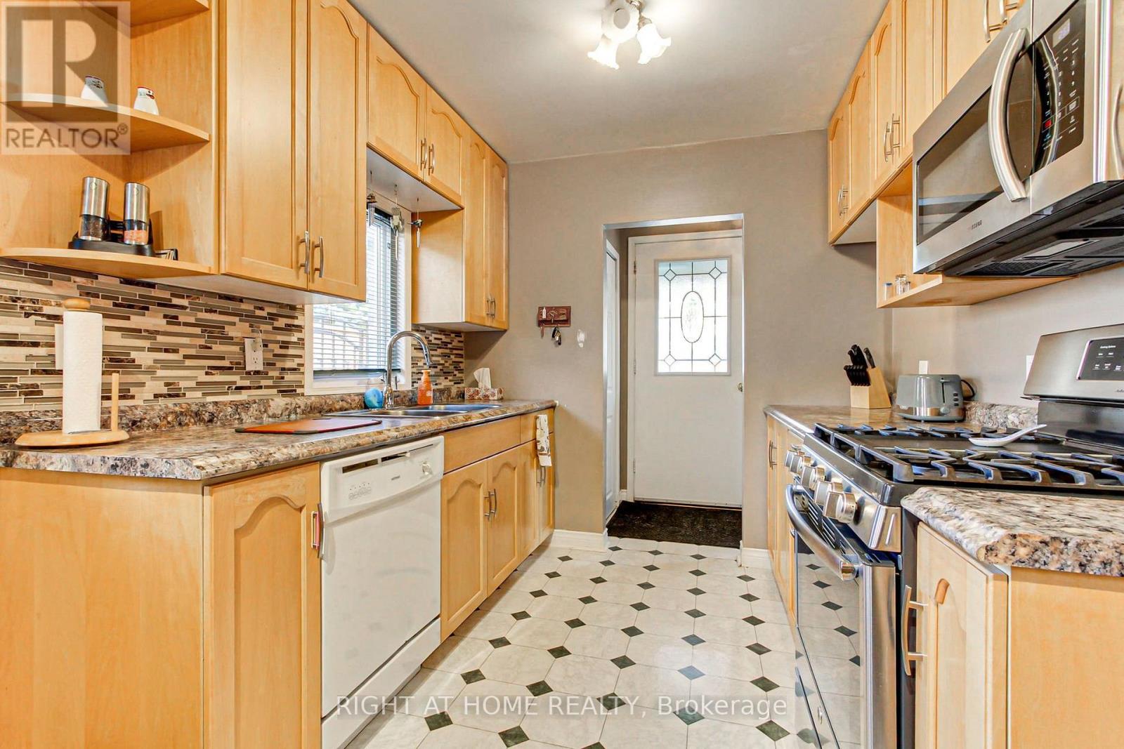 30 Kitimat Crescent, Aurora, Ontario  L4G 3C3 - Photo 4 - N14085538