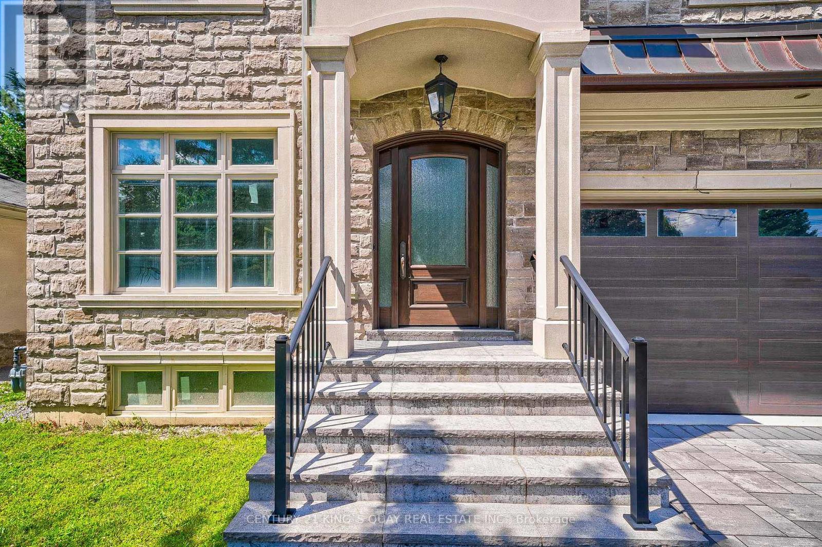 82 Cartier Crescent, Richmond Hill (Crosby), Ontario  L4C 2N5 - Photo 2 - N14085554