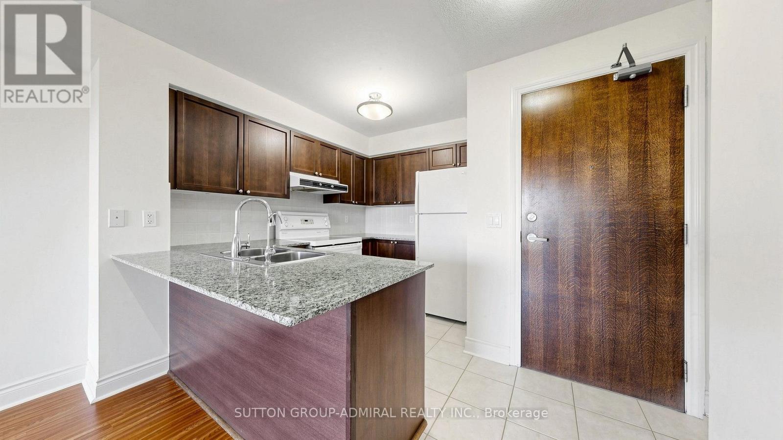806 - 7 North Park Road, Vaughan (Beverley Glen), Ontario  L4J 0C9 - Photo 4 - N14085632