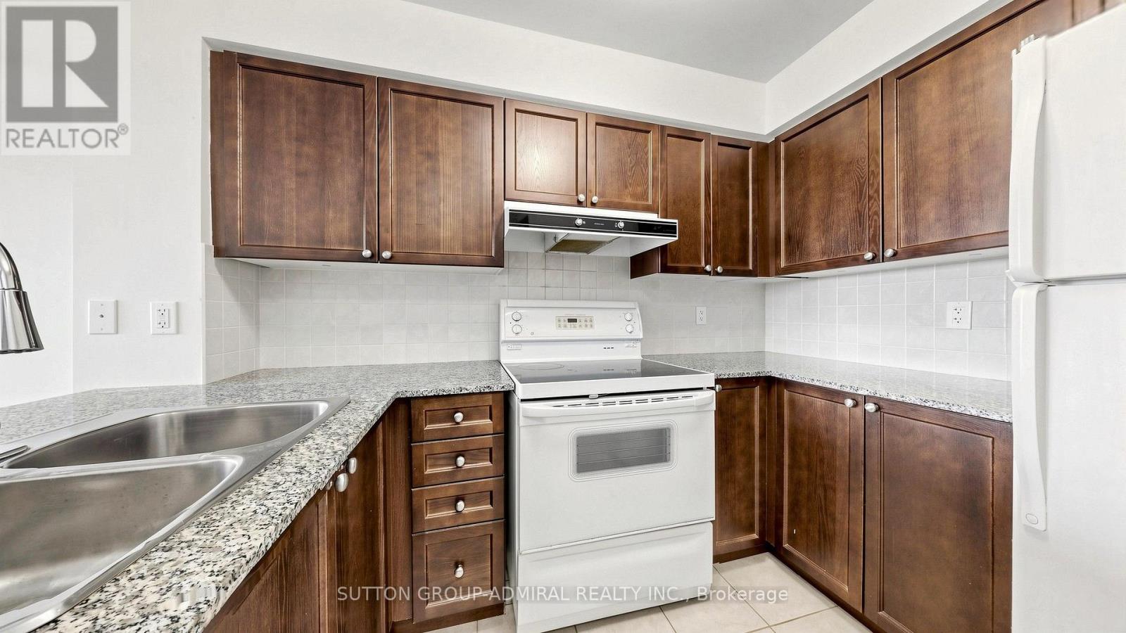 806 - 7 North Park Road, Vaughan (Beverley Glen), Ontario  L4J 0C9 - Photo 5 - N14085632
