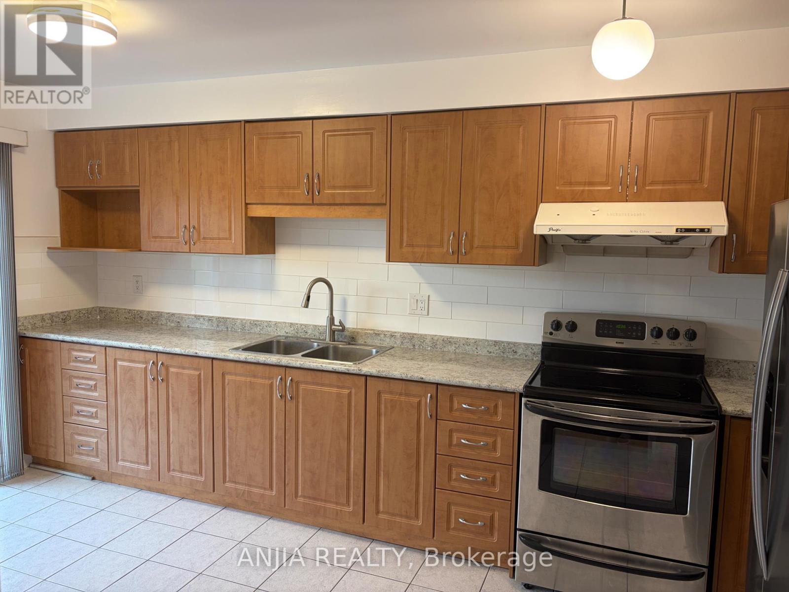 21 Tangmere Crescent, Markham (Milliken Mills East), Ontario  L3R 6Z1 - Photo 7 - N14085762