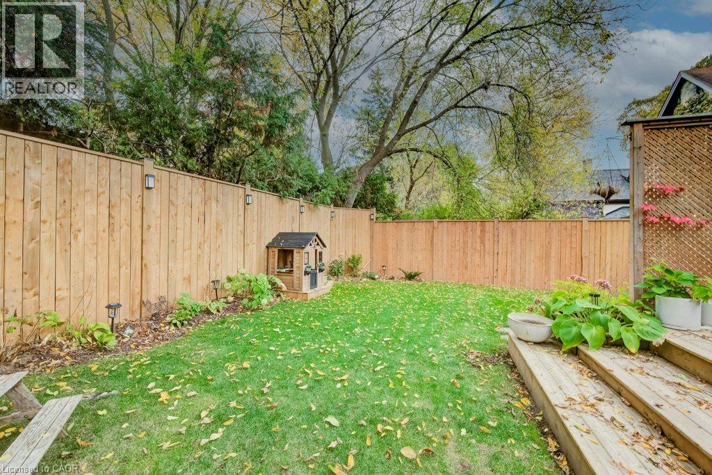 22 Whitney Place, Kitchener, Ontario  N2G 2X5 - Photo 38 - 40871816