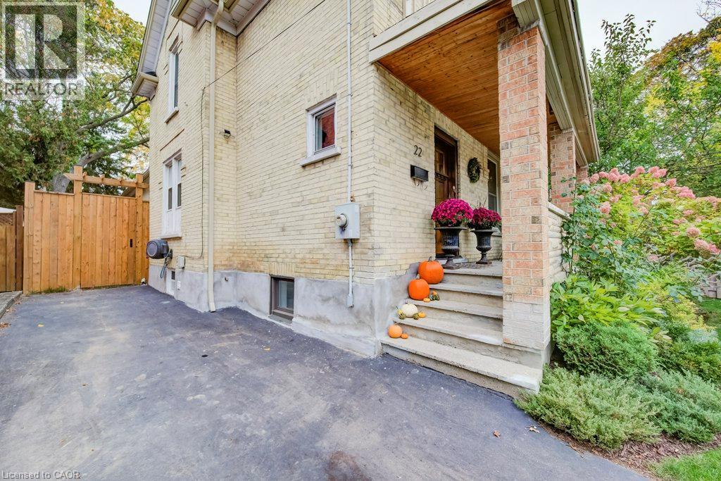 22 Whitney Place, Kitchener, Ontario  N2G 2X5 - Photo 3 - 40871816