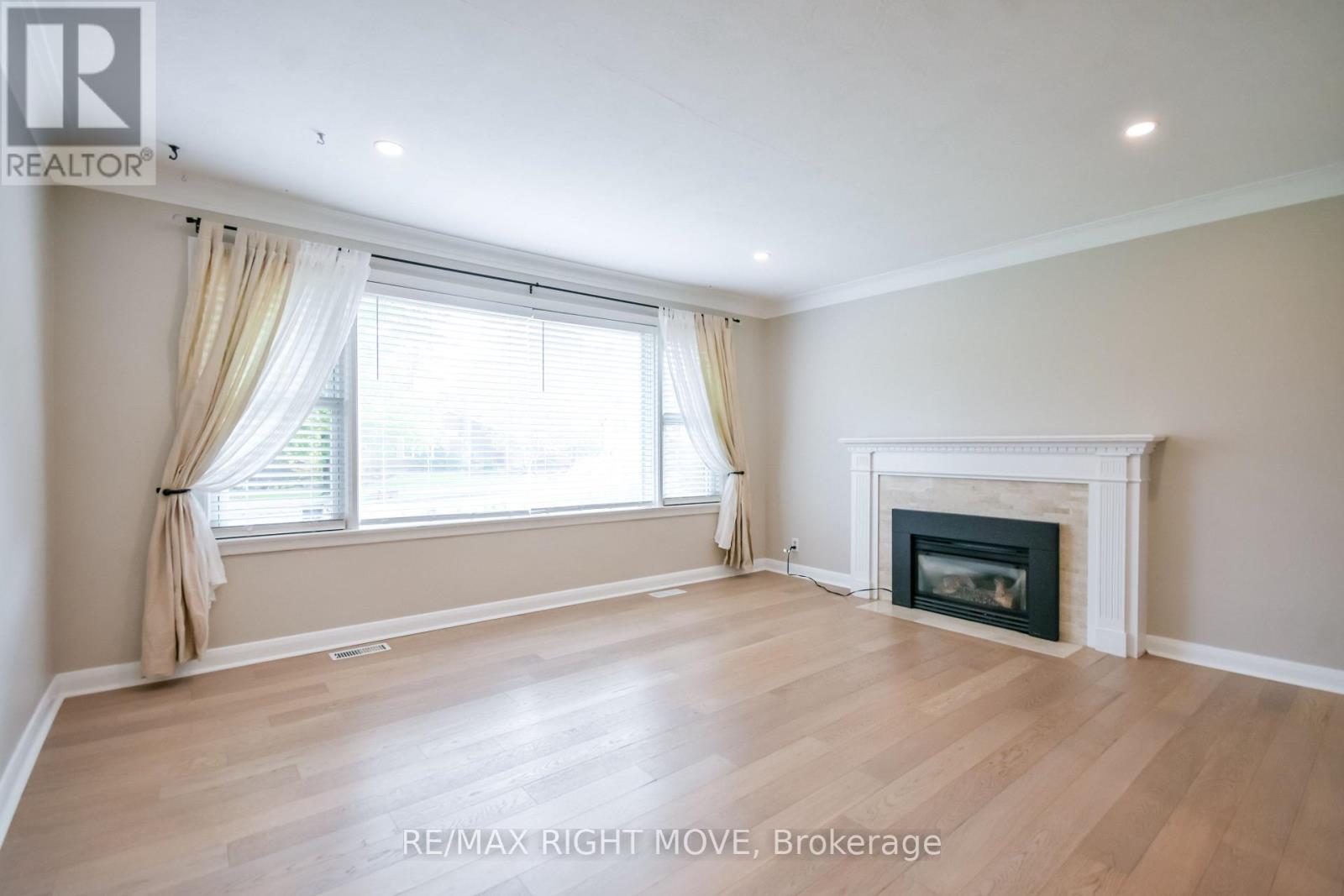 10 Letitia Street, Barrie, Ontario L4N 1N6 - Photo 4 - S14085712