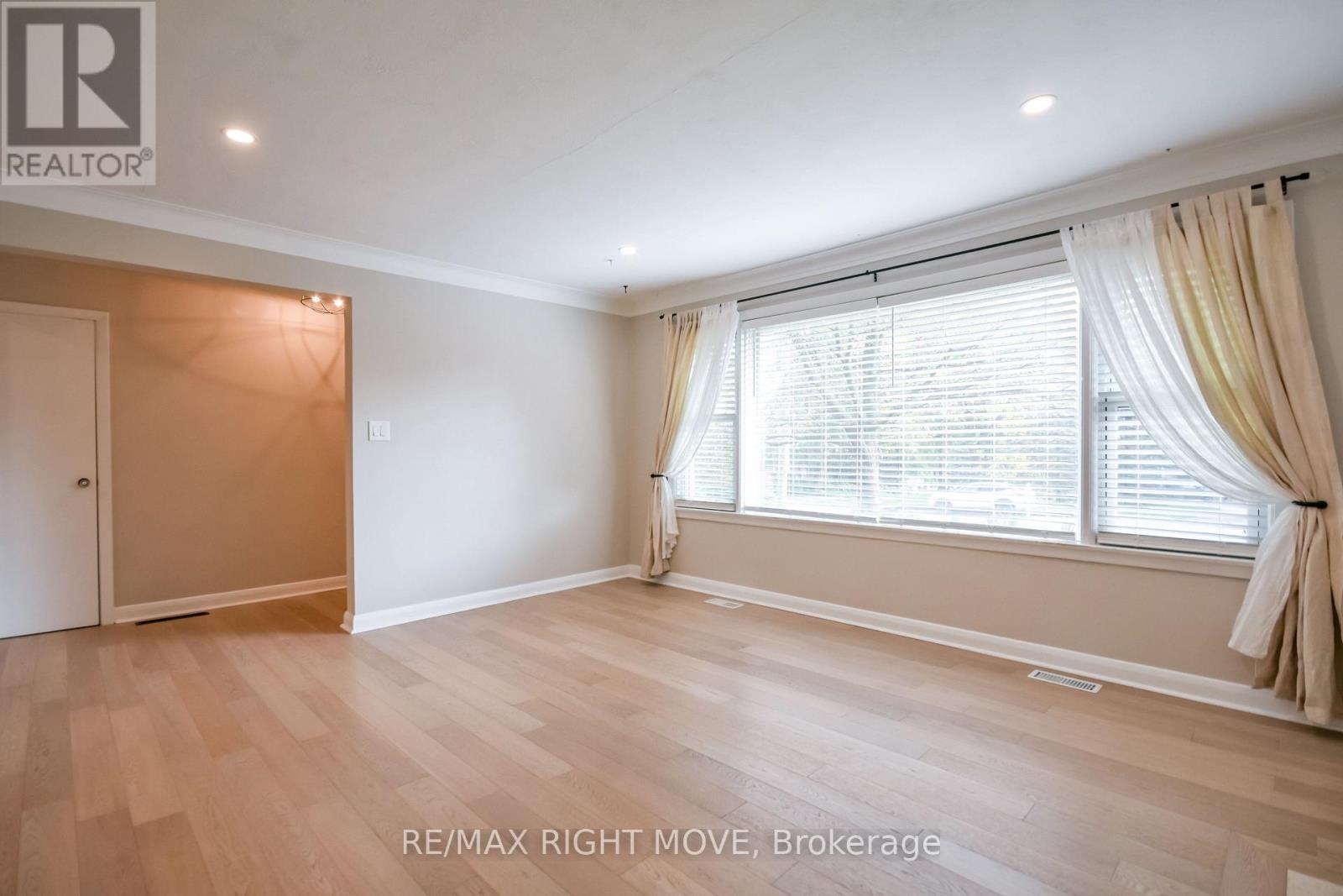 10 Letitia Street, Barrie, Ontario L4N 1N6 - Photo 6 - S14085712