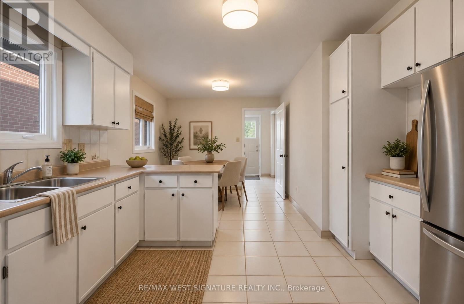 28 Bluehaven Crescent, Toronto, Ontario  M9M 1W5 - Photo 7 - W14085638