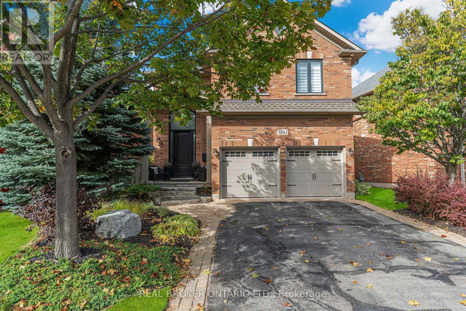 2243 Woodcrest Drive, Oakville, Ontario  L6M 4C6 - Photo 1 - W14085708