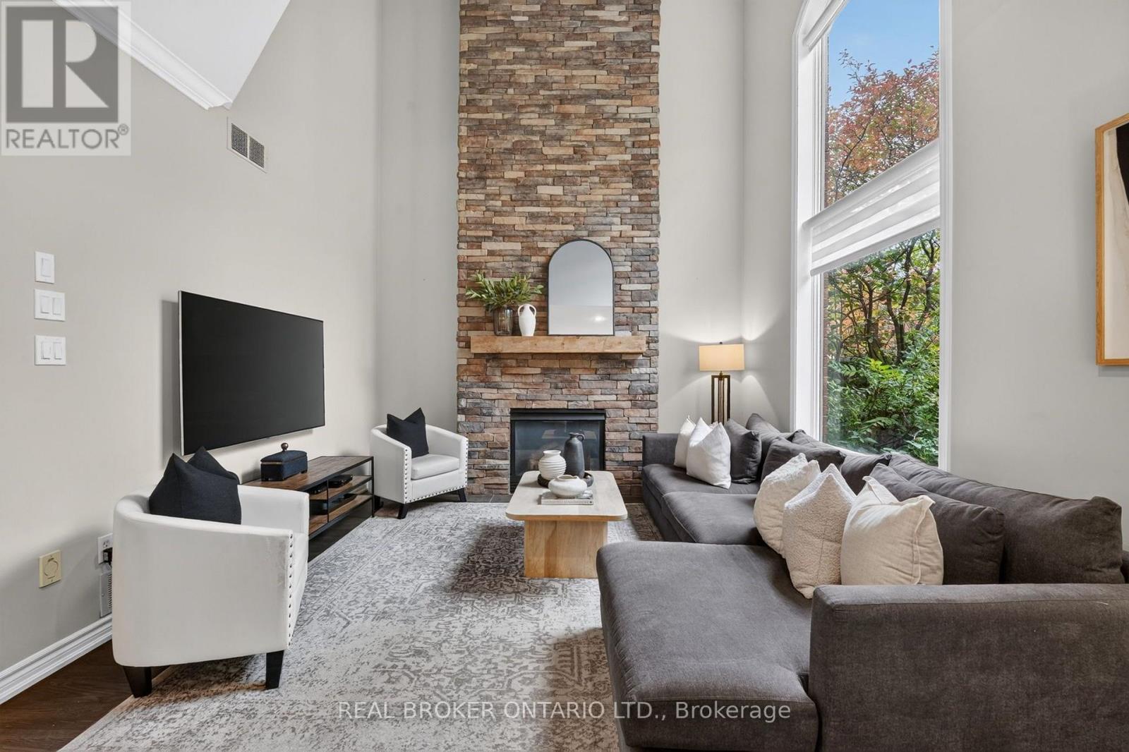 2243 Woodcrest Drive, Oakville, Ontario  L6M 4C6 - Photo 4 - W14085708