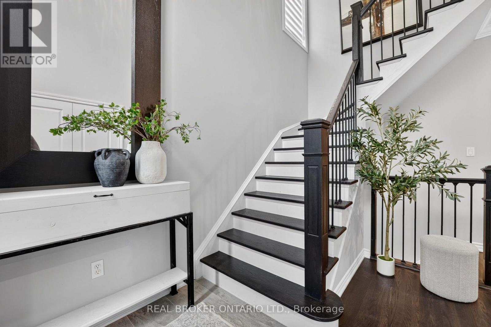 2243 Woodcrest Drive, Oakville, Ontario  L6M 4C6 - Photo 9 - W14085708