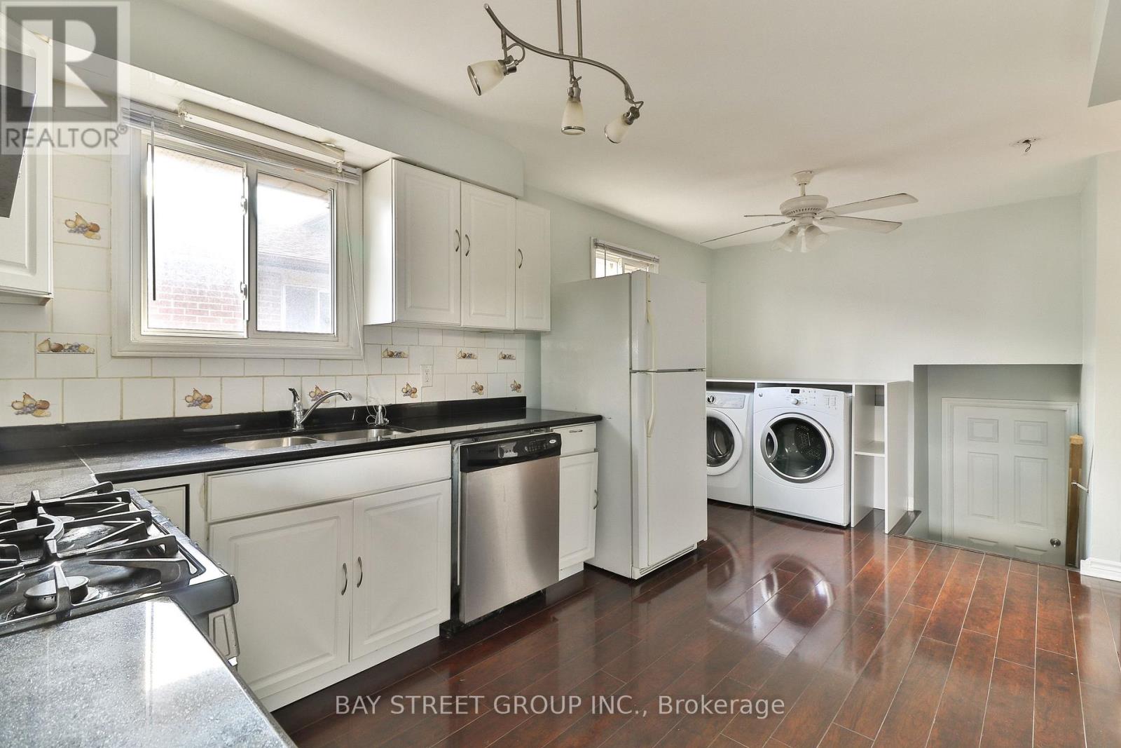 Upper Unit - 489 Fergo Avenue, Mississauga, Ontario  L5B 2J2 - Photo 5 - W14085758