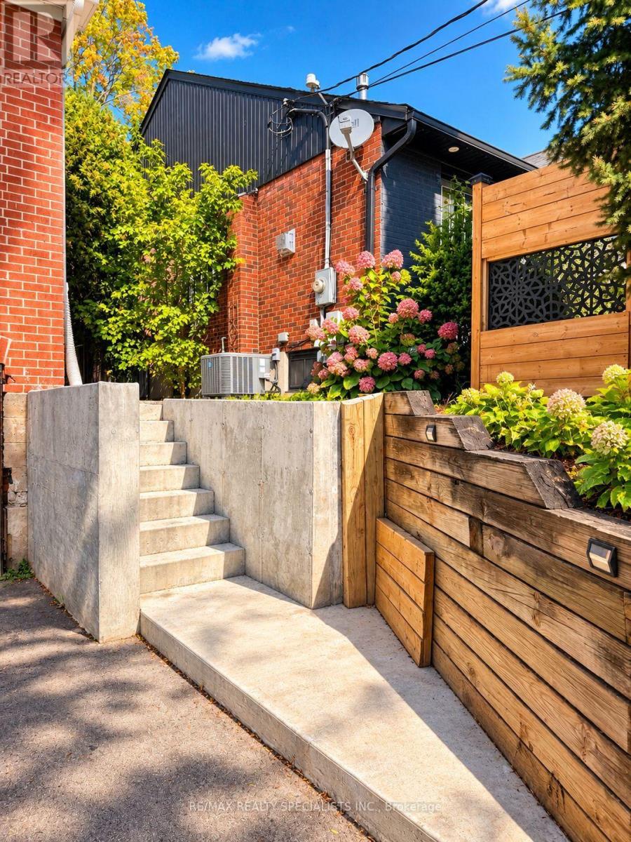 309 Townsend Avenue, Burlington, Ontario  L7T 2A2 - Photo 9 - W14085786
