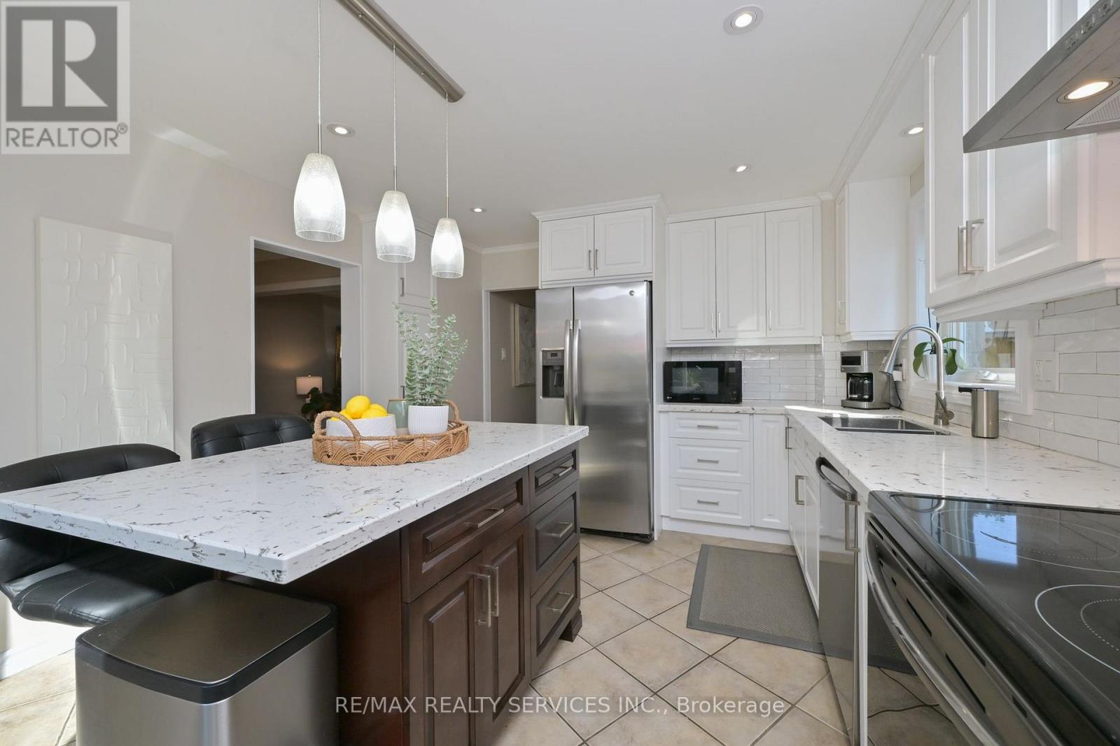 10 Danesbury Crescent, Brampton, Ontario  L6T 1T3 - Photo 6 - W14085840
