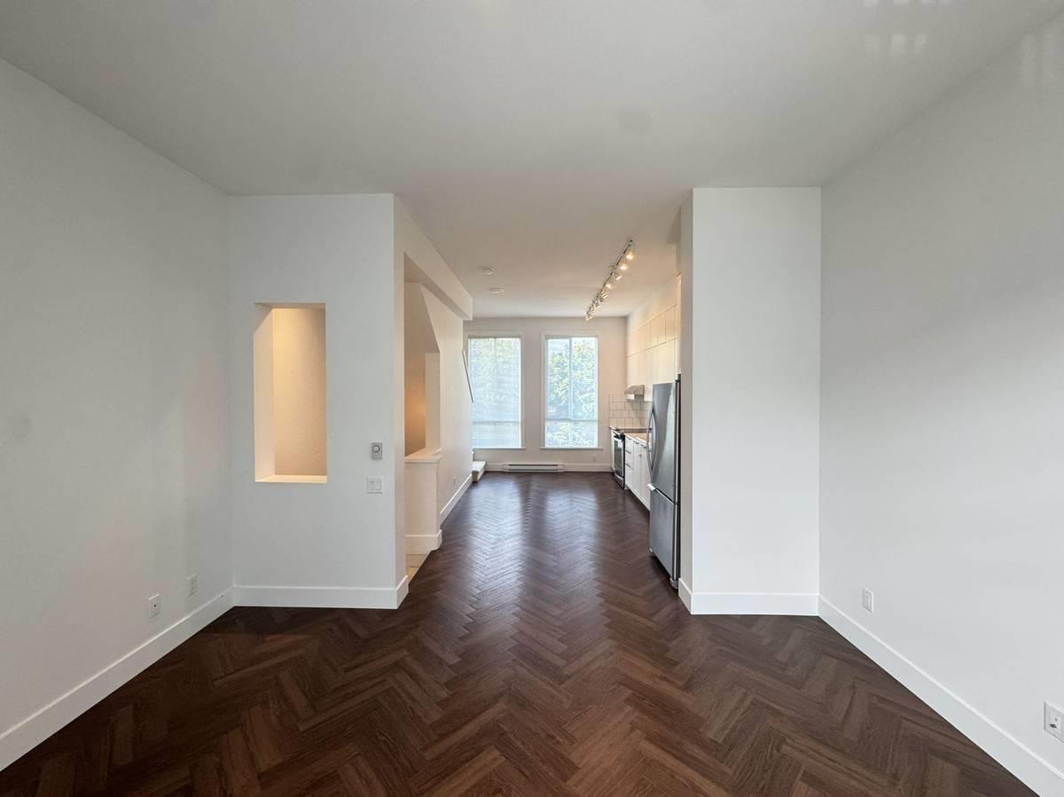 15828 27 AVE
