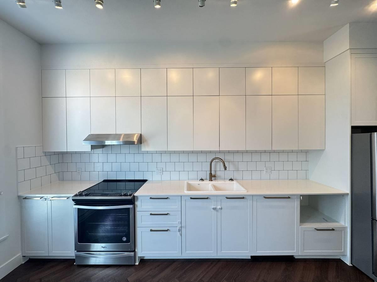 15828 27 AVE