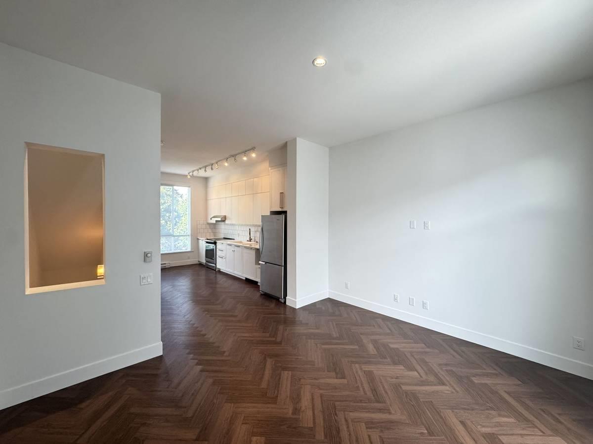 15828 27 AVE