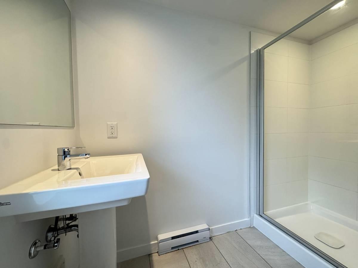 15828 27 AVE