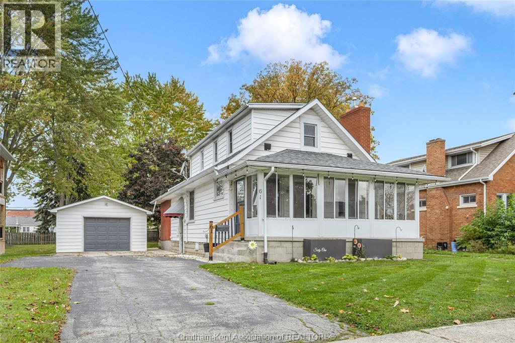MLS# 26025325: 61 UNIVERSITY AVENUE, Wallaceburg, Canada