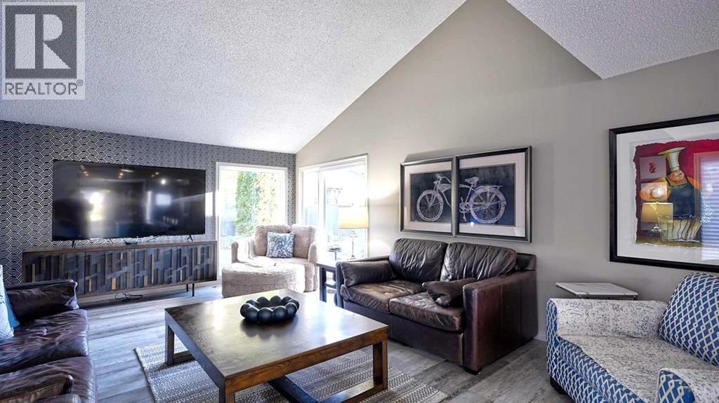 331 Woodbine Boulevard SW, Calgary, Alberta  T2W 4K8 - Photo 11 - A2352149