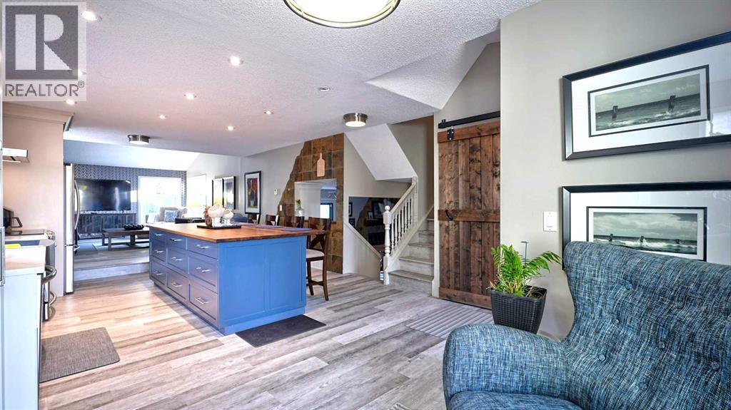331 Woodbine Boulevard SW, Calgary, Alberta  T2W 4K8 - Photo 5 - A2352149