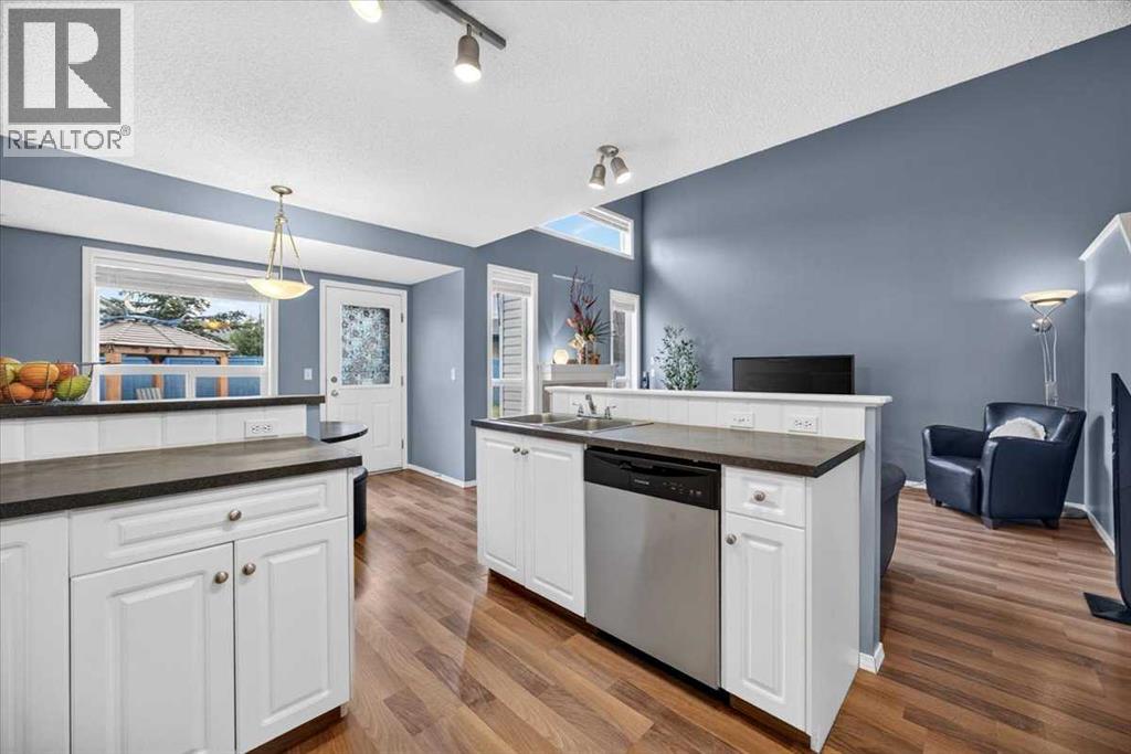113 Canoe Square SW